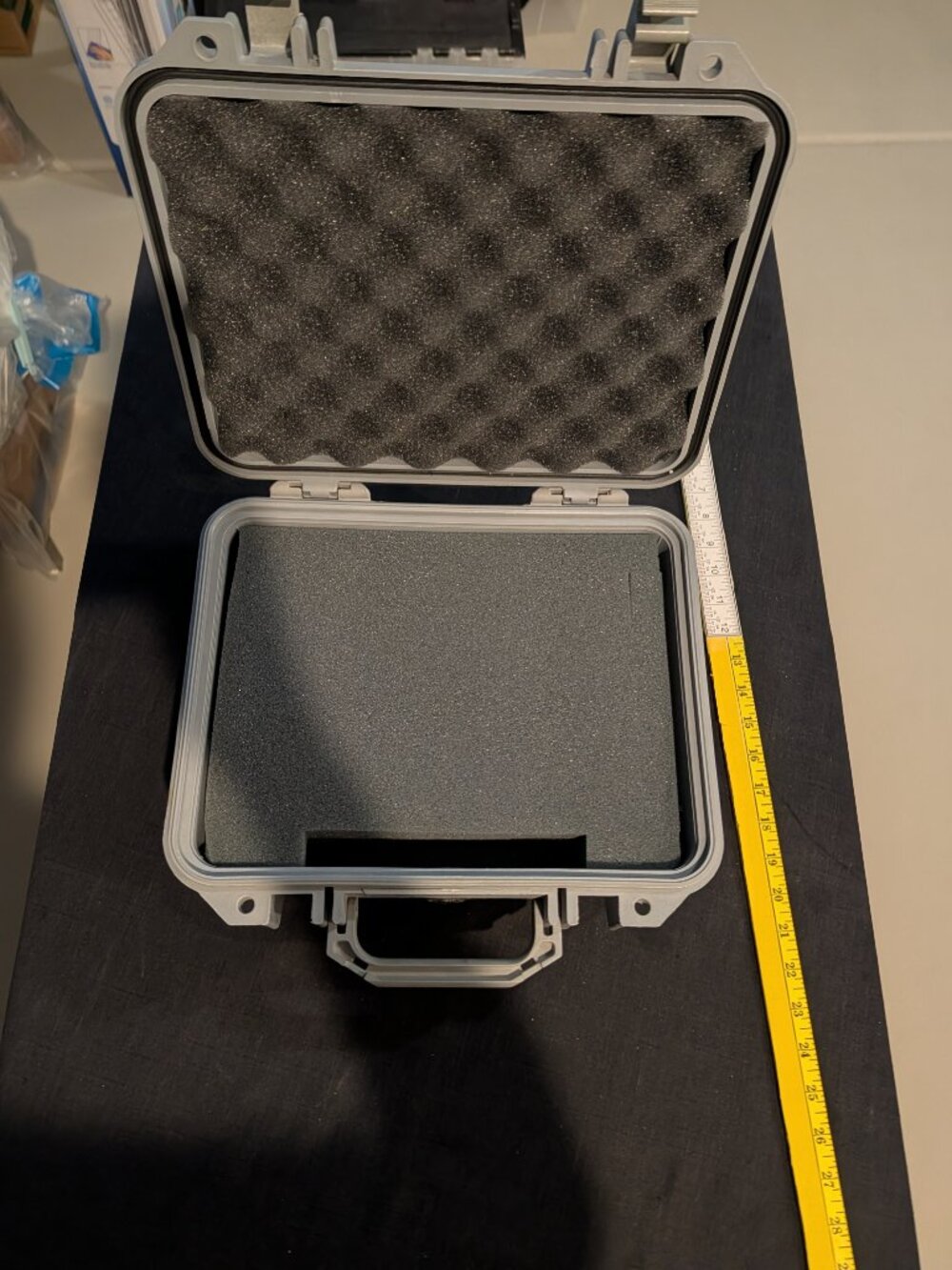 Pelican 1400NF Case (Silver) - Picture 3 of 15